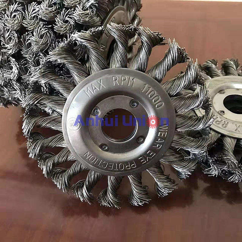 Knotted Wheel Brush
